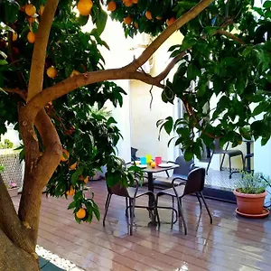 Apartment Sunny Orange Garden In, Lisbon